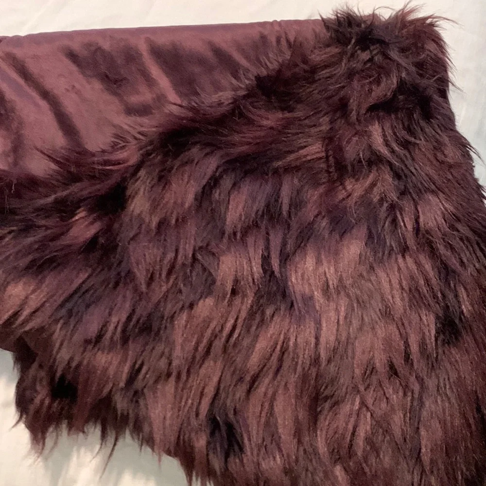 NWOT TAHARI Table Runner